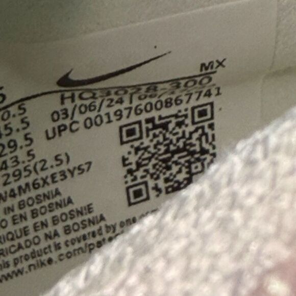Athletic_Shoes